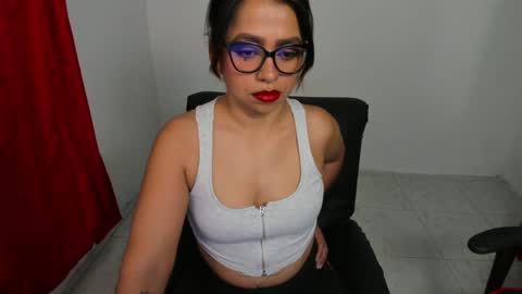 Snapshot of sexxyhot23 chatting on January 19, 4:12 am LINDA online show from January 19, 4:12 am