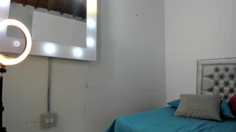 Snapshot of sexxylatincouple1 chatting on November 6, 10:05 am sexxylatincouple1 online show from November 6, 10:05 am