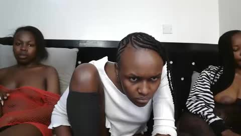 Snapshot of sexxymaya25 chatting on October 14, 9:54 am maya online show from October 14, 9:54 am