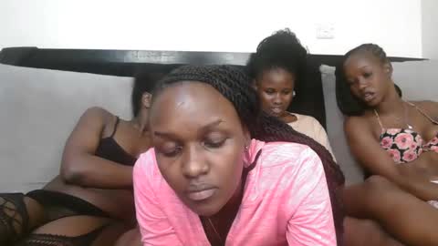 Snapshot of sexxymaya25 chatting on October 16, 12:11 am maya online show from October 16, 12:11 am