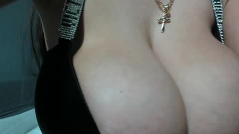 Snapshot of sexxymeriemm chatting on December 25, 12:05 am sexxymeriemm online show from December 25, 12:05 am