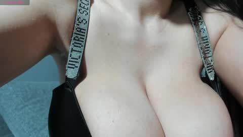 Snapshot of sexxymeriemm chatting on February 3, 10:47 am sexxymeriemm online show from February 3, 10:47 am