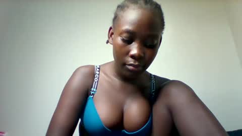 sexxyvajaina online show from December 6, 12:23 am