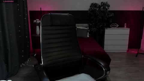 Alexia online show from November 2, 2:08 pm