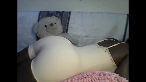 Snapshot of sexy_annbel chatting on February 28, 12:00 am Ann online show from February 28, 12:00 am