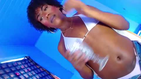 Snapshot of sexy_blackxxx991296 chatting on May 22, 9:20 pm sexy_blackxxx991296 online show from May 22, 9:20 pm