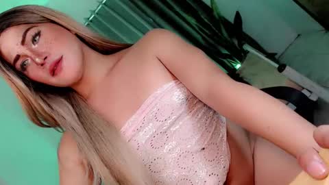 Snapshot of sexy_blaire chatting on February 6, 10:24 pm Haley Blaire online show from February 6, 10:24 pm