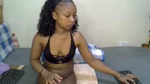 Snapshot of sexy_bluegirl chatting on July 8, 9:03 am sexy_bluegirl online show from July 8, 9:03 am