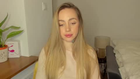 Snapshot of sexy_coralie chatting on January 17, 6:02 pm C o r a l i e online show from January 17, 6:02 pm