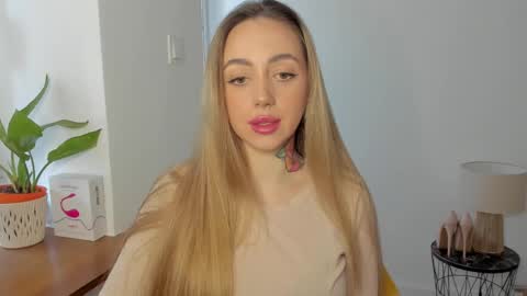 Snapshot of sexy_coralie chatting on January 22, 2:46 pm C o r a l i e online show from January 22, 2:46 pm