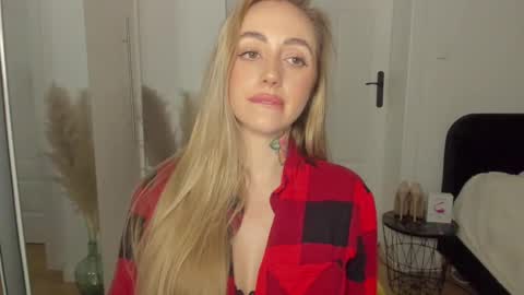 Snapshot of sexy_coralie chatting on February 28, 8:50 pm C o r a l i e online show from February 28, 8:50 pm