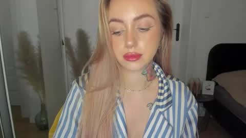 Snapshot of sexy_coralie chatting on September 10, 6:52 pm C o r a l i e online show from September 10, 6:52 pm