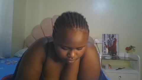 Snapshot of sexy_corn chatting on May 6, 5:35 am Connie online show from May 6, 5:35 am