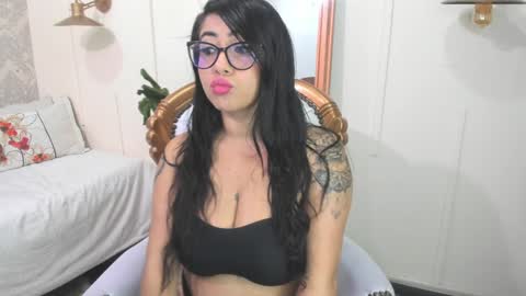 Snapshot of sexy_cristall chatting on December 3, 12:13 am C R I S T A L online show from December 3, 12:13 am