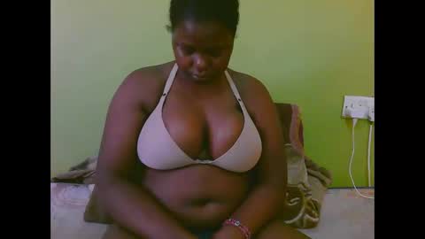 Snapshot of sexy_divana chatting on February 18, 5:09 am sexy_divana online show from February 18, 5:09 am