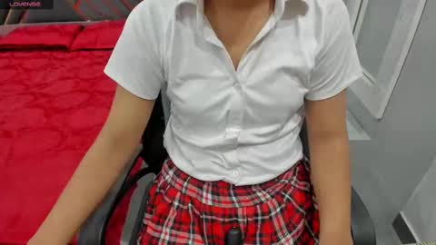 Snapshot of sexy_doll_1_ chatting on February 23, 11:33 am Sexydoll online show from February 23, 11:33 am