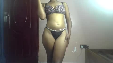 Snapshot of sexy_ellahh chatting on November 18, 10:14 pm Ellahh online show from November 18, 10:14 pm