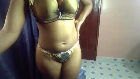 Snapshot of sexy_ellahh chatting on November 25, 10:32 pm Ellahh online show from November 25, 10:32 pm