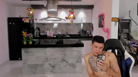 WENDY  MAX  AND VICKY online show from April 17, 4:15 am