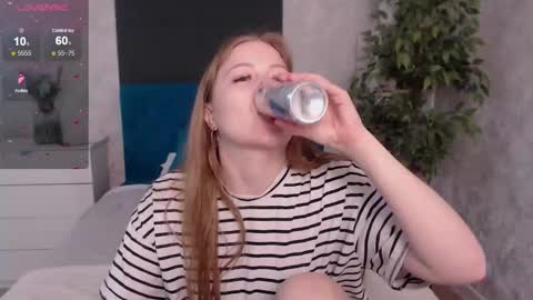 Snapshot of sexy_jenny18 chatting on February 8, 8:18 am Jennifer online show from February 8, 8:18 am