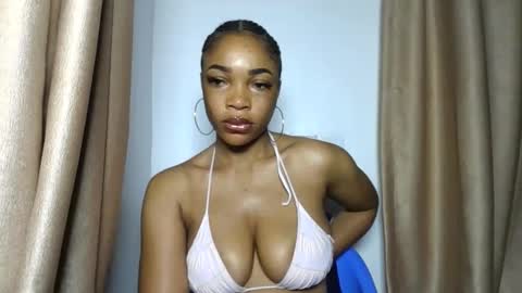Snapshot of sexy_kitty881 chatting on September 10, 5:07 am Sexy kitty881 online show from September 10, 5:07 am