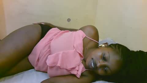 Snapshot of sexy_latasha chatting on October 9, 6:00 am sexy_latasha online show from October 9, 6:00 am