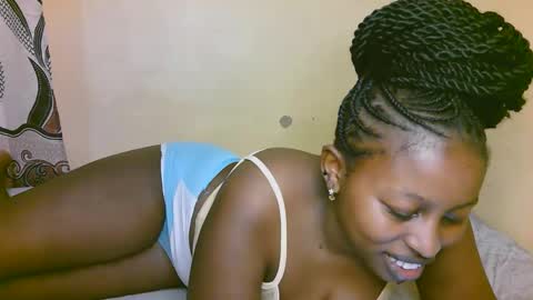 Snapshot of sexy_latasha chatting on October 14, 2:34 am sexy_latasha online show from October 14, 2:34 am