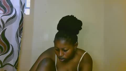 Snapshot of sexy_latasha chatting on October 23, 4:01 am sexy_latasha online show from October 23, 4:01 am