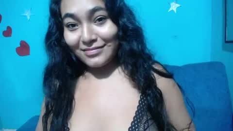 Snapshot of sexy_love_15 chatting on January 25, 6:01 am SIRENA LOVE online show from January 25, 6:01 am