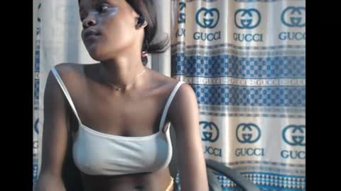 Snapshot of sexy_mariax chatting on December 15, 12:40 am Debby online show from December 15, 12:40 am