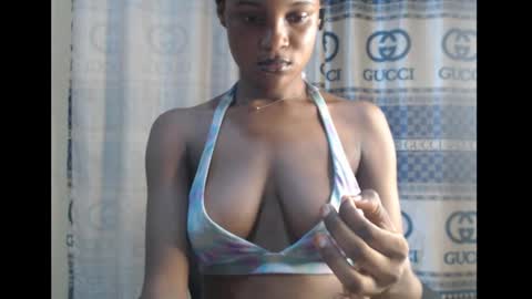 Snapshot of sexy_mariax chatting on December 15, 9:20 pm Debby online show from December 15, 9:20 pm