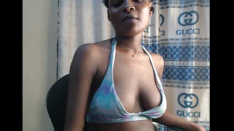 Snapshot of sexy_mariax chatting on December 16, 5:54 pm Debby online show from December 16, 5:54 pm