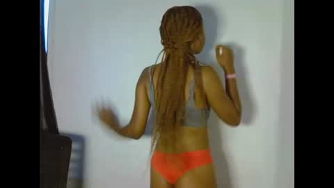 Snapshot of sexy_mi chatting on August 4, 2:52 pm annie online show from August 4, 2:52 pm