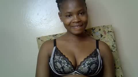 Snapshot of sexy_molyne chatting on April 17, 11:52 pm Molyne online show from April 17, 11:52 pm