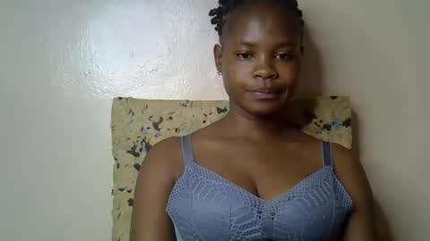 Snapshot of sexy_molyne chatting on April 18, 11:16 pm Molyne online show from April 18, 11:16 pm