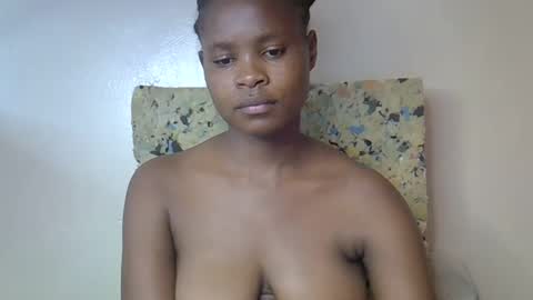 Snapshot of sexy_molyne chatting on April 19, 11:31 am Molyne online show from April 19, 11:31 am