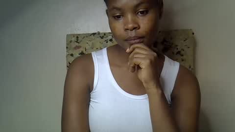 Snapshot of sexy_molyne chatting on April 24, 12:24 am Molyne online show from April 24, 12:24 am