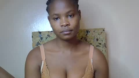 Snapshot of sexy_molyne chatting on May 1, 1:37 pm Molyne online show from May 1, 1:37 pm