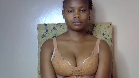 Snapshot of sexy_molyne chatting on May 12, 1:30 pm Molyne online show from May 12, 1:30 pm
