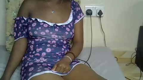 Snapshot of sexy_molyne chatting on May 21, 2:02 pm Molyne online show from May 21, 2:02 pm