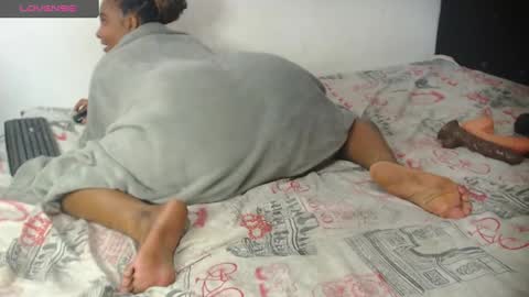 Jhoana online show from December 13, 2:21 am