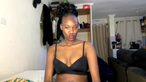 Nyla online show from July 18, 8:01 pm