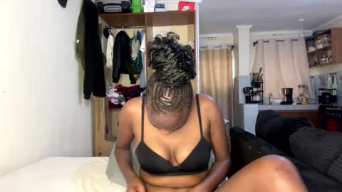 Nyla online show from July 25, 1:19 pm
