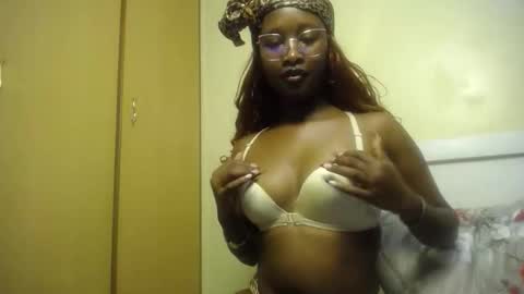 Snapshot of sexy_obsession4 chatting on November 18, 9:14 am sexy_obsession4 online show from November 18, 9:14 am