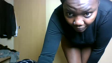 Snapshot of sexy_rue chatting on June 12, 12:09 am RUE online show from June 12, 12:09 am