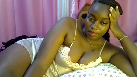 Snapshot of sexy_siera chatting on February 22, 7:01 pm laura online show from February 22, 7:01 pm