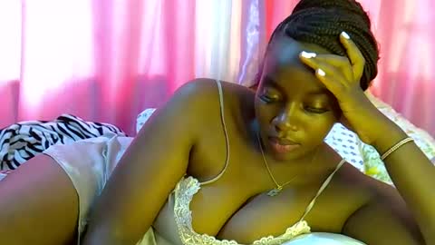 Snapshot of sexy_siera chatting on February 23, 8:22 am laura online show from February 23, 8:22 am