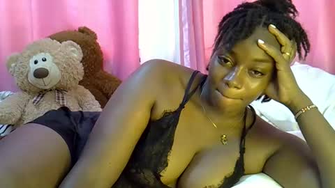 Snapshot of sexy_siera chatting on March 5, 9:38 am laura online show from March 5, 9:38 am