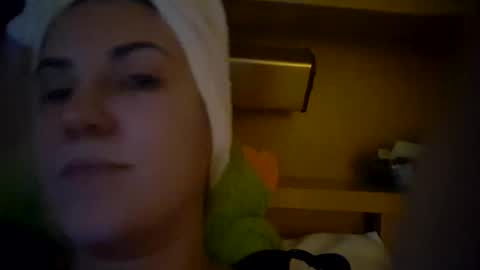 Snapshot of sexy_slimm25 chatting on December 18, 3:33 pm Slimm online show from December 18, 3:33 pm