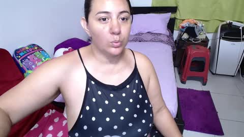Snapshot of sexy_ticki chatting on December 15, 1:13 am janel online show from December 15, 1:13 am